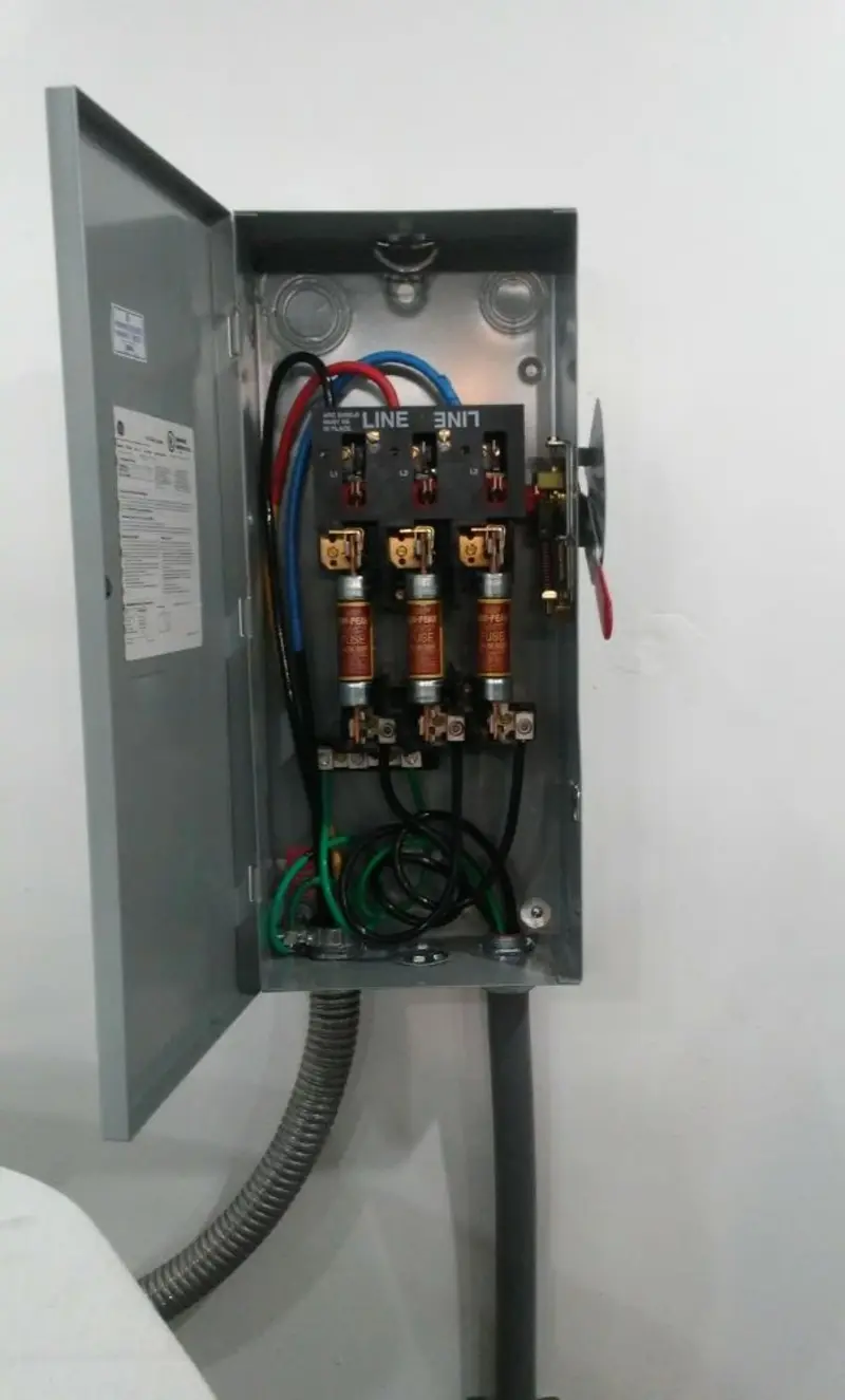 Three-phase disconnect switch installed for Smoke Detector Installation in Bel Aire